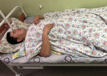 Эки омуртканын ортосуна имплант коюлду. Ырчы Ирлан Таалайбековго операция жасалды