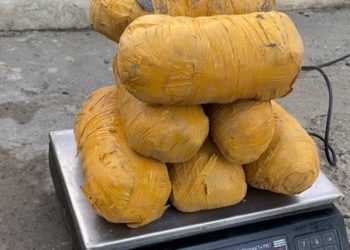 Лейлектин тургунунун унаасынан 7 килограмм гашиш табылды (сүрөт)