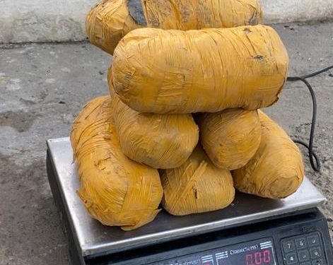 Лейлектин тургунунун унаасынан 7 килограмм гашиш табылды (сүрөт)