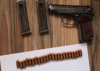 «Үчөө тең мурда соттолгон». Кара-Сууда тапанча такап, унаа айдап качууга аракет кылгандар кармалды