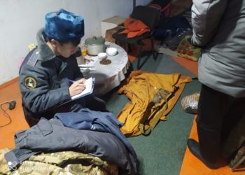 Ысык-Көлдө 2 жаран үйүндө ок атуучу куралдарды мыйзамсыз сактап жүрүшкөн