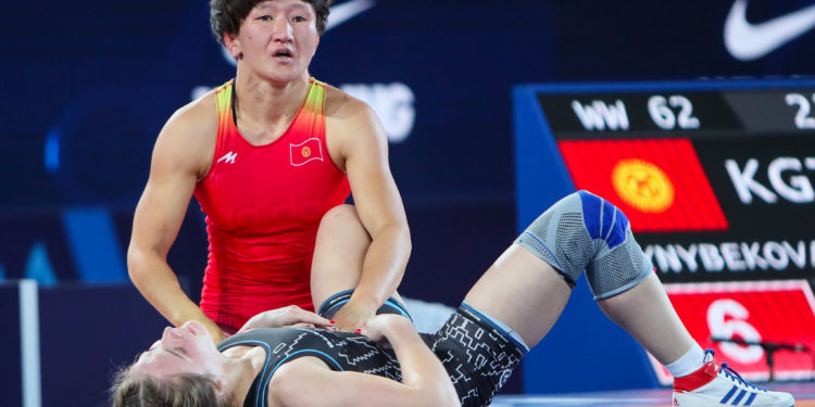 Айсулуу Тыныбекова Баткенде жаш балбандар үчүн мастер-класс өткөрөт