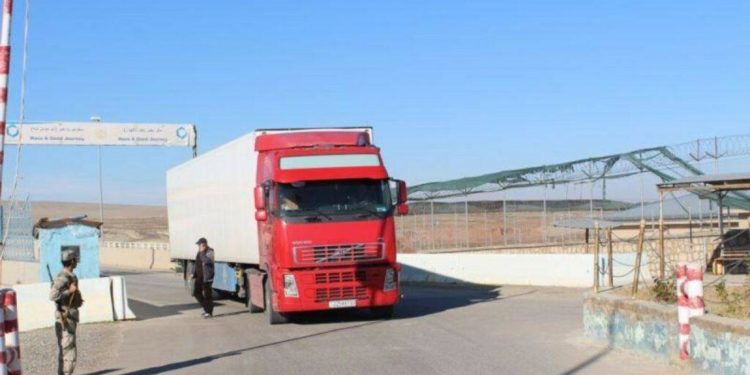 Ооган маалымат каражаты Кыргызстан Ооганстанга күйүүчү май экспорттоп баштаганын жазды