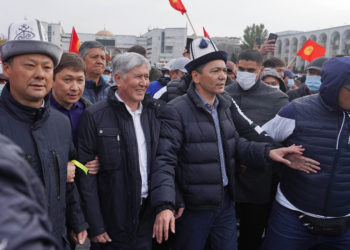 Жапаров: «Атамбаев баштаган топ башаламандык кылабыз деп аянтка келген»