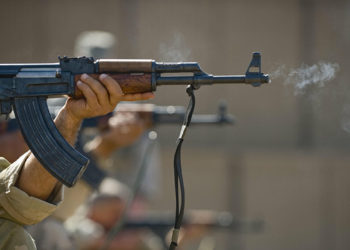 Кыргыз-тажик чек арасында абал курч. Ок атышуу уланып жатат