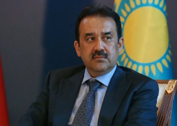 Казакстандагы митингдер. Камакка алынган Назарбаевдин көп жылдык санаалашы бийликти басып алууга шектелүүдө