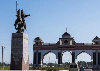 Бир топ адамдар тарабынан мажбурлап кармалып турган жаран УКМК тарабынан бошотулду