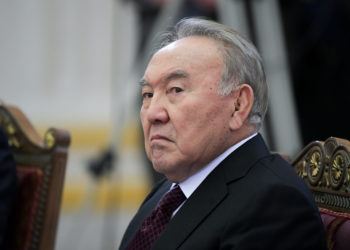 «Назарбаев тирүү, ал Бишкек аркылуу Бириккен Араб Эмираттарына учуп кеткен» дешет айылдаштары