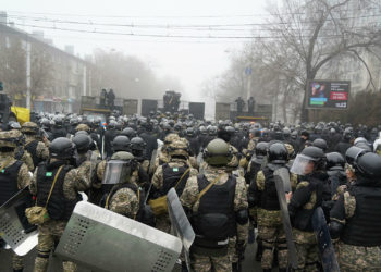 Казакстандагы митингдер. Ата-энесине «биз баары бир өлөбүз» деген аскердин видеосу тарады