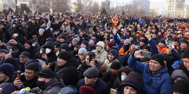Казакстандагы митингдер. Президент Токаев демонстранттарга кайрылды