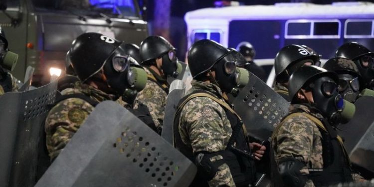 Казакстандагы митингдер. Алматы шаары менен Мангистау облусуна өзгөчө абал киргизилди