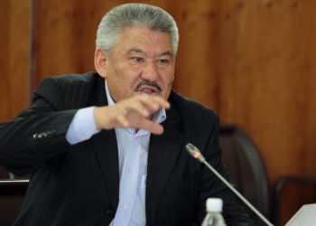 Азимбек Бекназаров Башкы прокуратурада сурак берүүдө