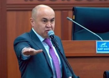 Сулайманов: «Чыдам бүттү. Ноокаттагы жолду бүтүргүлө деп, эл трассага жатып алсынбы?»