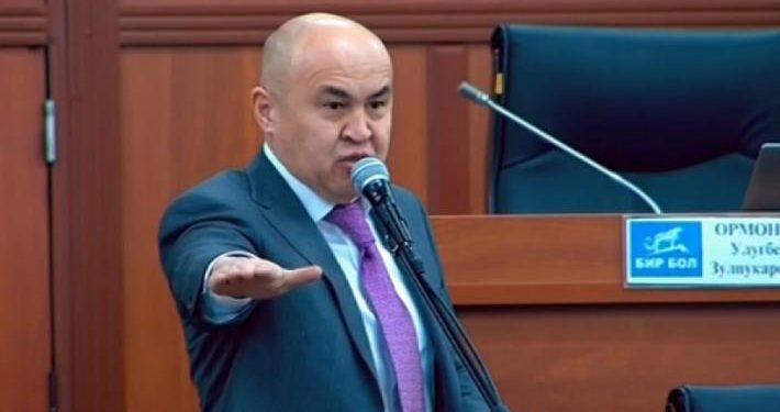 Сулайманов: «Чыдам бүттү. Ноокаттагы жолду бүтүргүлө деп, эл трассага жатып алсынбы?»