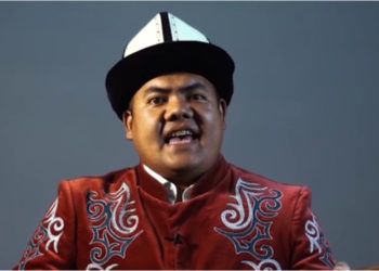 «Ал Болот эмес». Төкмө акын Болот Назаровдун жубайы интернетте тараган видео боюнча үн катты