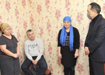 Казакстандагы митингдер. Алматыда окко учкан 4 жашар кыздын ата-энесине үч бөлмөлүү батир берилет