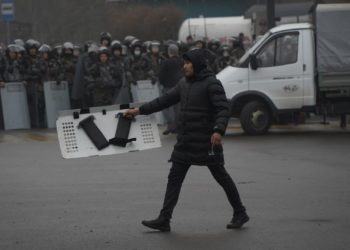Казакстандагы митингдер. Күч түзүмдөрүнүн 8 кызматкери каза болду