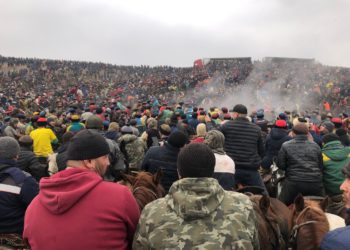 Миңдеген көк бөрүчүлөр түшкөн аламан улактын баш байгесин Манас Ниязов илип кетти