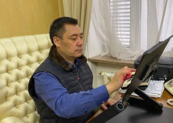 Президент: «Журналистсиңби же чиновниксиңби — баарына мыйзам бирдей иштейт»