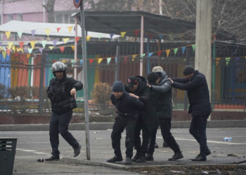 Казакстанда кармалгандардын арасында Кыргыз жарандары барбы? Министрлик тактап жатат