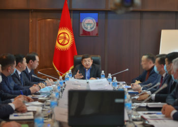 Нурлан Сулаймановдун жүзү жашырылган сүрөт талкуу жаратууда