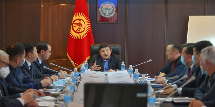Нурлан Сулаймановдун жүзү жашырылган сүрөт талкуу жаратууда