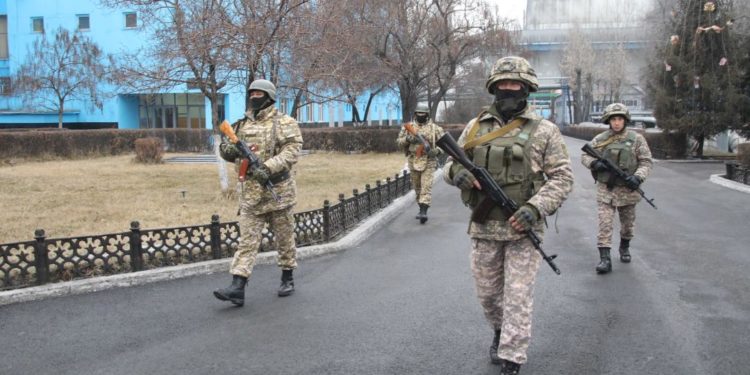 Казакстанга жөнөтүлгөн кыргыз аскерлеринин фото-видеосу жарыяланды