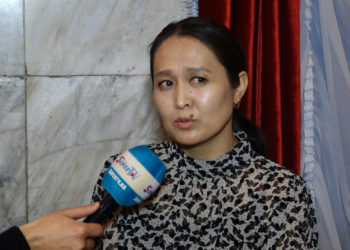 “Элмирбек өлгөн жок, тирүү. Артында шакирттери турганда ал эч качан өлбөйт” дейт жубайы