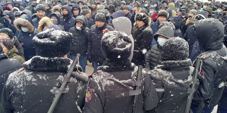 Казакстандагы митингдер. Токаев «Алматынын кулашы бүт өлкөнү басып алууга жол ачмак» деди