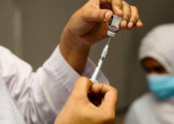 Министрдин орун басары: «Калктын 47 пайызы коронавируска каршы эмдөөдөн өткөн»