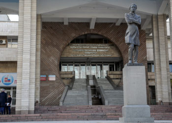 Ректор: «Садыр Жапаров чындап эле университетте окуп, дипломун жактаган»