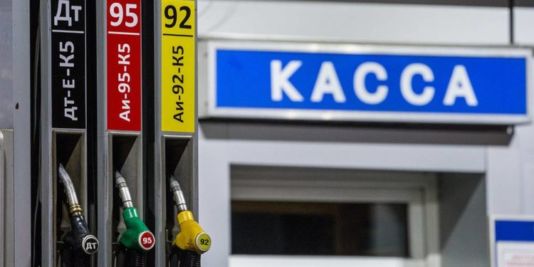 Аи-95 бензини бир жыл ичинде 27 сомго кымбаттады