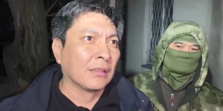 «Сөз эркиндигине кысым». Болот Темиров өзүнүн кармоосу боюнча журналистке жооп берди (видео)
