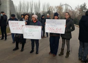 Бишкекте Казакстанга ЖККУнун күчтөрүн киргизүүгө каршы акция өтүп жатат