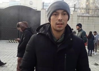 «Бошотулганы ырастала элек». Казакстанда кармалган кыргыз музыкантынын тууганынын жообу