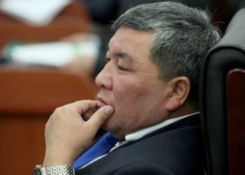 Момбековдун жогорку билими жок болгону үчүн БШК аны талапкер кылып каттоодон баш тартты