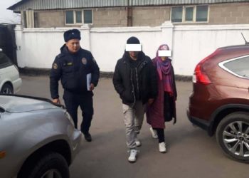 Бишкекте аялын бет талаштыра тээп, жерге сулата койгон жолдошу сотко алып келинди