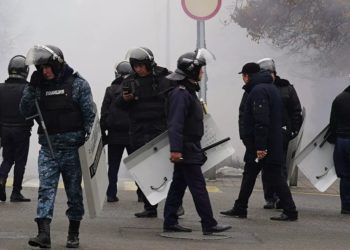 Казакстандагы митингдер. Алматынын Республика аянтында атышуу болуп жатат