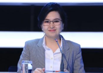 «Нарматова он, атүгүл жүз депутатка тете». Дипломдон улам депутаттык мандатын жокко чыгарууну соцтармак кандай жиликтеди?