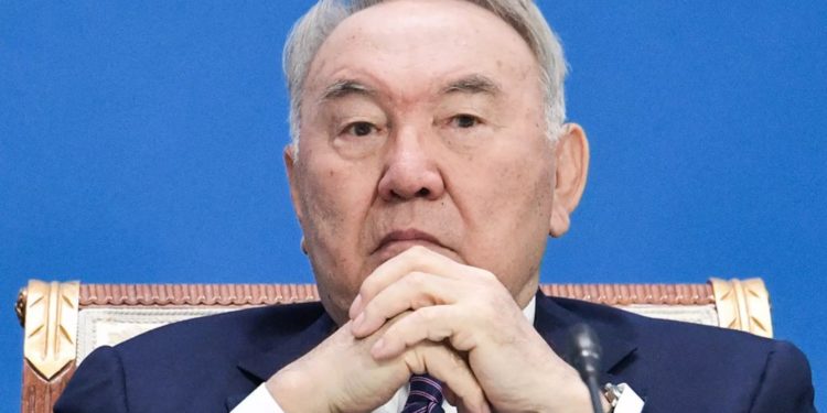 Назарбаев тирүү экен! Ал эл көзүнө чыгып, эмне деди?