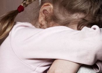 Чүйдө жаш келин 3 жаштагы кызына өгөй атасы сексуалдык аракет кылганын айткан