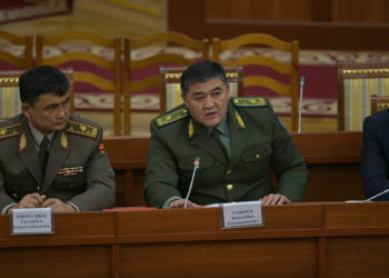 «Сизден кем эмес акылдуулар иштеп жатабыз. Жабык эшик артында саясатчыларга маалымат берүүгө даярмын». Ташиев Исаковго жооп берди