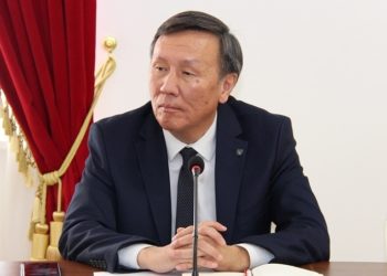 Карыбек Дүйшеев Конституциялык палатанын төрагалык кызматынан отставкага кетти