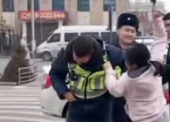 Бишкектеги соода борбордун алдында ызы-чуу салган аял психиатриялык ооруканага жеткирилди