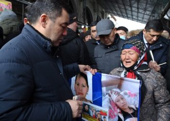 «Эч ким кабыл албай койду». SUPERTV’нын каарманы президентке «Ош базардан» жолугуп, арманын айтты