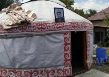 Инспектордун огунан каза болгон айдоочу. Жактоочу келбегендигине байланыштуу сот жылдырылды