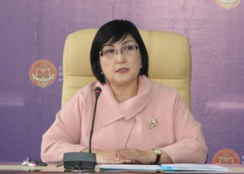 Депутаттар Жогорку Соттун төрайымы менен Конституциялык палатанын төрагасынын отставкасын кабыл алышты