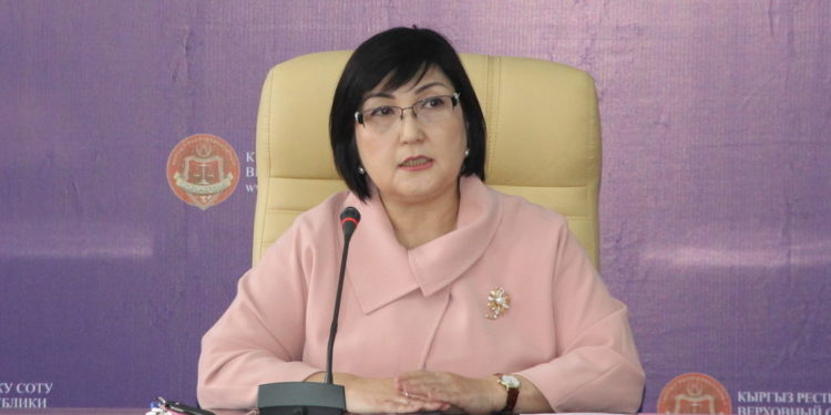 Депутаттар Жогорку Соттун төрайымы менен Конституциялык палатанын төрагасынын отставкасын кабыл алышты