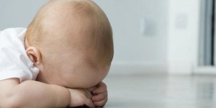 Сокулукта көгала болуп сабалган бала буга чейин да кулагы сынган абалда ооруканага жеткирилген