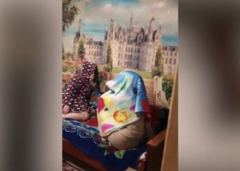 «Эң кичүүсү 24, улуусу 39 жашта». Чүйдө сойкулук менен алектенип жүргөн делген кыздар кармалды (видео)